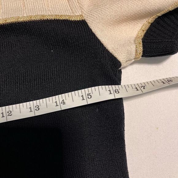 St. John Collection Women's Embroidered Crest Logo Sweater size (P) or XS - Picture 5 of 9